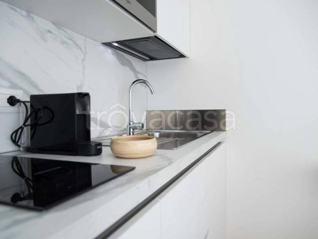 Appartamento in affitto a Milano via Amatore Sciesa, arredato, vicinanze negozi, cucina a vista TrovaCasa