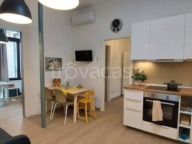 Appartamento in affitto a Milano via Antonio Tolomeo Trivulzio, studio TrovaCasa