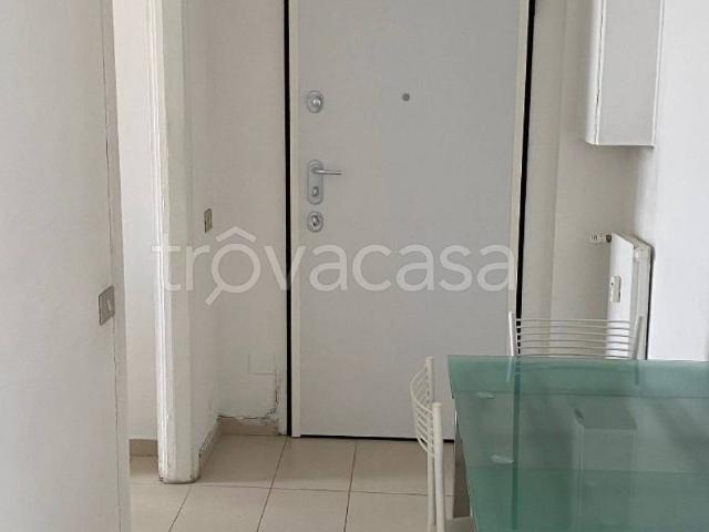 Appartamento in affitto a Milano via Antonio Fogazzaro, arredato, servizio di portineria, luminoso TrovaCasa