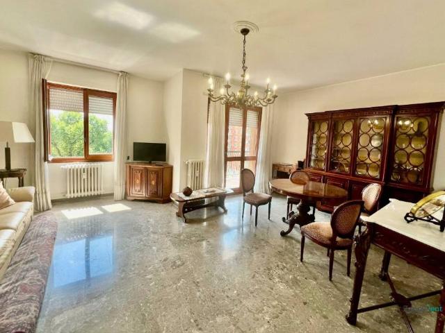Appartamento in affitto a Milano via Antonio Panizzi, non arredato/vuoto, terrazzo, ascensore TrovaCasa
