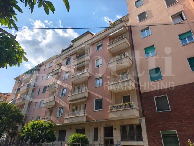Appartamento in affitto a Milano via Antonio Smareglia, 17, non arredato/vuoto, balcone, cucina abitabile TrovaCasa