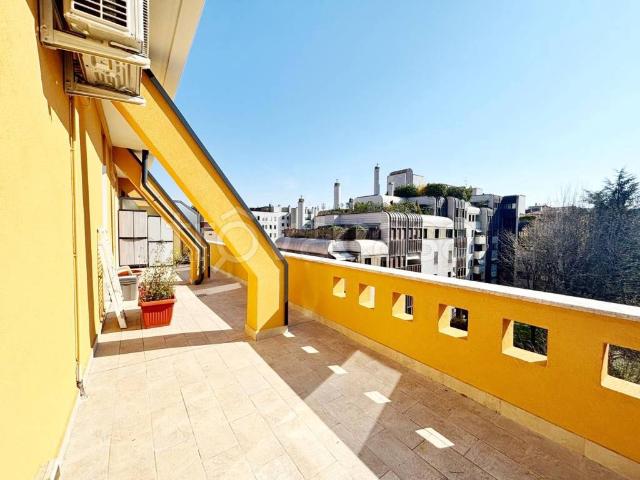 Appartamento in affitto a Milano via Andrea Maffei, terrazzo, parzialmente arredato, ascensore TrovaCasa
