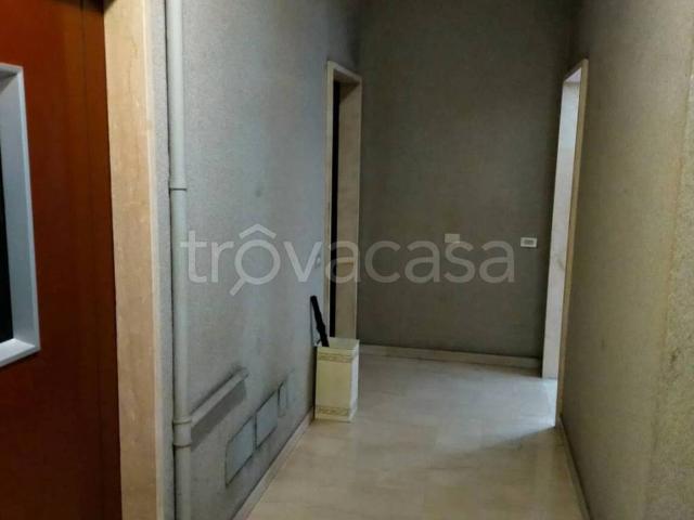 Appartamento in affitto a Milano via Andrea Maffei No Number, arredato, box, terrazzo TrovaCasa