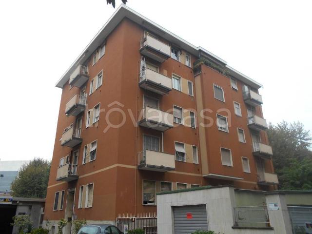 Appartamento in affitto a Milano via Angelo Inganni, 27, parzialmente arredato, buono stato TrovaCasa