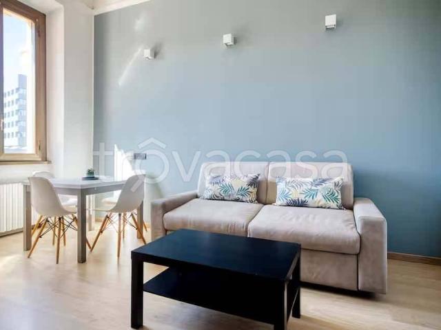 Appartamento in affitto a Milano via Arcivescovo Calabiana