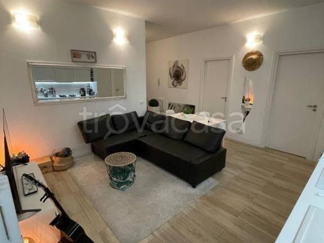 Appartamento in affitto a Milano via Bolzano, 28, Rovereto