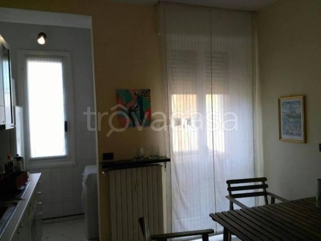 Appartamento in affitto a Milano via Bolzano, arredato, terrazzo, riscaldamento centralizzato TrovaCasa