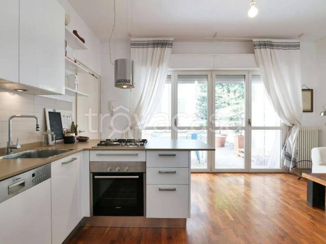 Appartamento in affitto a Milano via Benaco, arredato, giardino privato, zona servita TrovaCasa