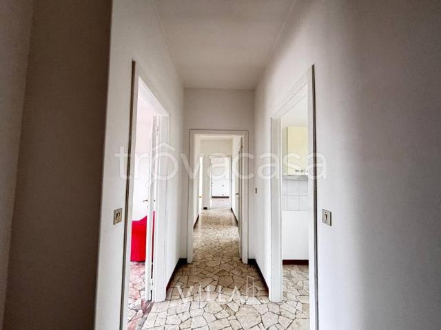 Appartamento in affitto a Milano via Bengasi, 2, non arredato/vuoto, terrazzo, doppia esposizione TrovaCasa
