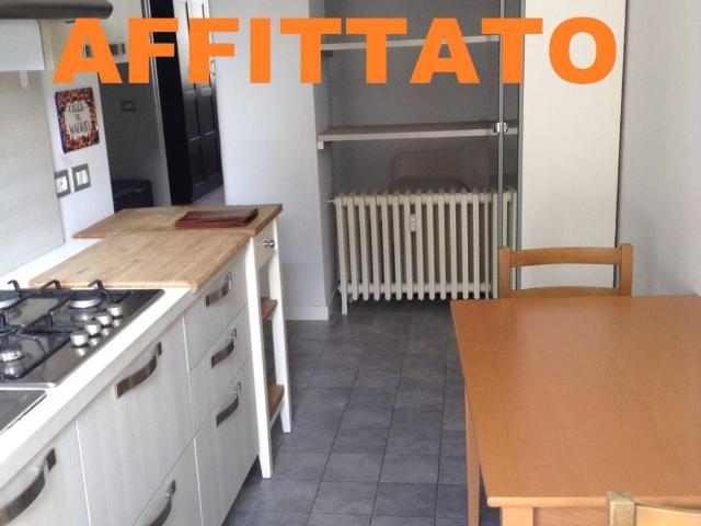 Appartamento in affitto a Milano via Benvenuto Cellini, parzialmente arredato, doppia esposizione, libero subito TrovaCasa