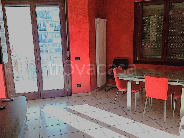 Appartamento in affitto a Milano via Bruno Cassinari, arredato, box, terrazzo coperto TrovaCasa