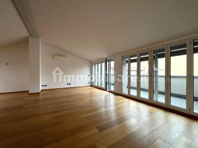 Appartamento in affitto a Milano via Giulio Uberti, terrazzo, parzialmente arredato, pannelli solari TrovaCasa