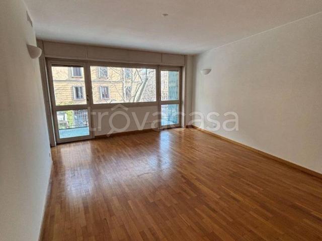Appartamento in affitto a Milano via Giuseppe Frua, 6, non arredato/vuoto, box, terrazzo TrovaCasa