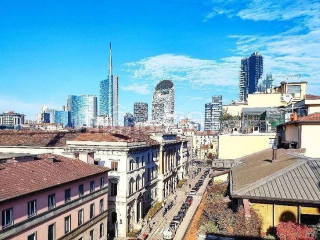 Appartamento in affitto a Milano via Giuseppe Parini, 15, non arredato/vuoto, ascensore, balcone TrovaCasa