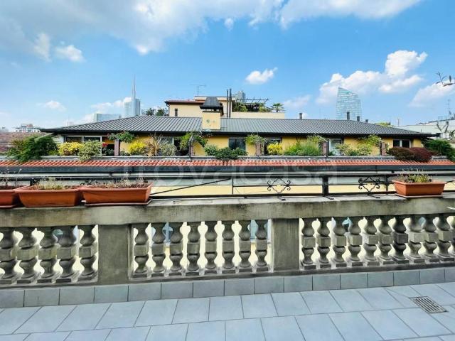 Appartamento in affitto a Milano via Giuseppe Parini, 15, arredato, terrazzo, riscaldamento centralizzato TrovaCasa