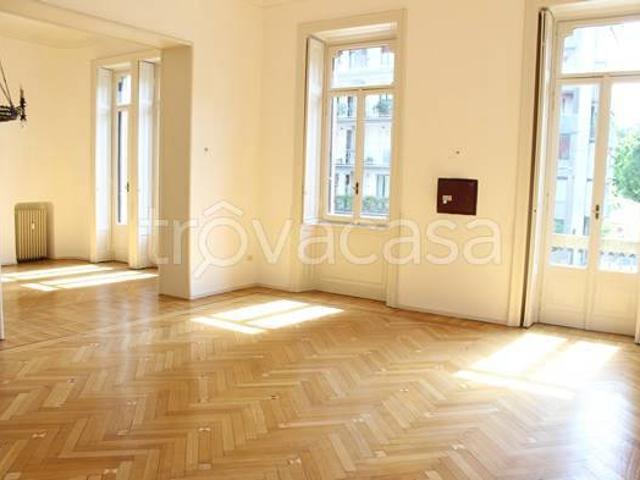 Appartamento in affitto a Milano via Giuseppe Revere, immobile di prestigio, doppia esposizione, parquet TrovaCasa