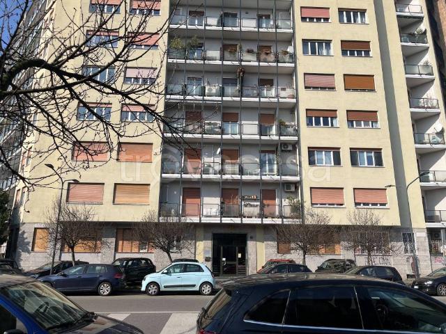 Appartamento in affitto a Milano via Giacomo Boni, 2, terrazzo, parzialmente arredato, ascensore TrovaCasa