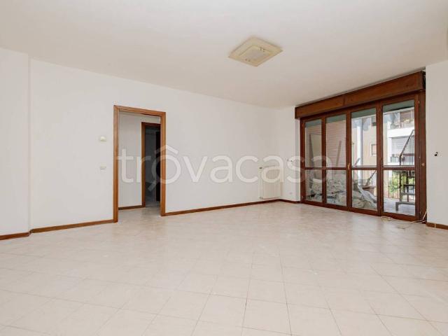 Appartamento in affitto a Milano via Gino Pollini, 8, non arredato/vuoto, giardino privato, terrazzo TrovaCasa