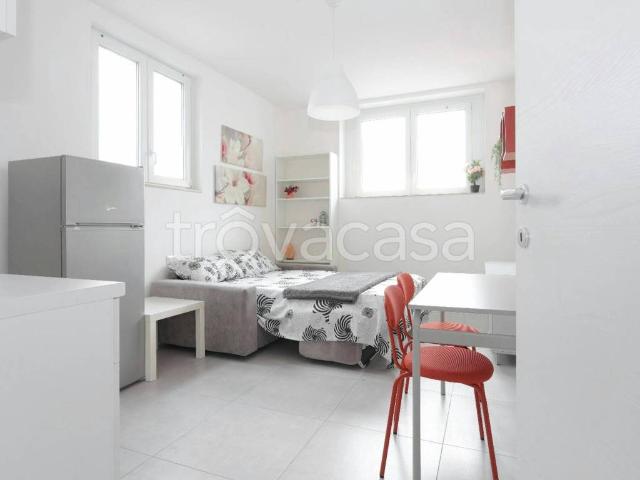 Appartamento in affitto a Milano via Giovanni Battista Cassinis, non arredato/vuoto, studio TrovaCasa