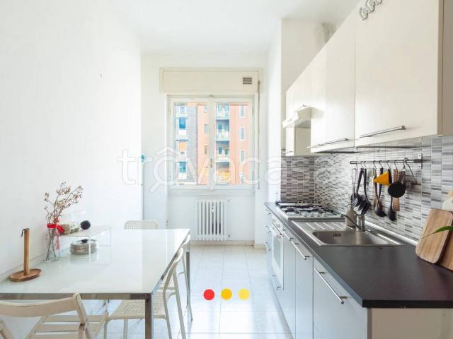 Appartamento in affitto a Milano via Guglielmo Corrado Röntgen, arredato, doppia esposizione, riscaldamento centralizzato TrovaCasa