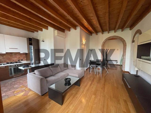 Appartamento in affitto a Milano via Guido d'arezzo, 1, arredato, infissi in legno, balcone TrovaCasa