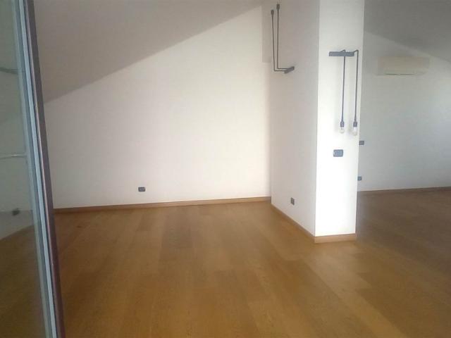 Appartamento in affitto a Milano via Gustavo Modena 25, ascensore, ultimo piano, aria condizionata TrovaCasa