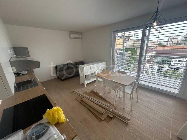 Appartamento in affitto a Milano via Don Bartolomeo Grazioli, 57, arredato, terrazzo, riscaldamento autonomo TrovaCasa