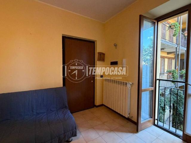 Appartamento in affitto a Milano via Don Giuseppe Andreoli, arredato, lavatrice, balcone TrovaCasa