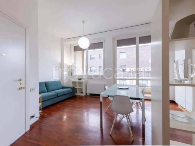 Appartamento in affitto a Milano via della Chiusa, arredato, balcone TrovaCasa