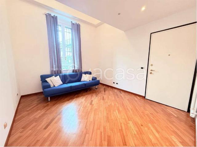 Appartamento in affitto a Milano via della Maggiolina, giardino privato, riscaldamento autonomo, parzialmente arredato TrovaCasa
