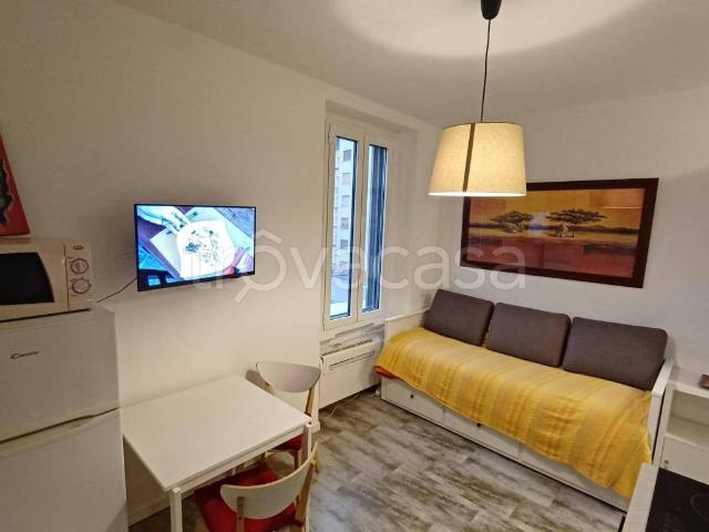 Appartamento in affitto a Milano via dell'Assunta, arredato, studio TrovaCasa
