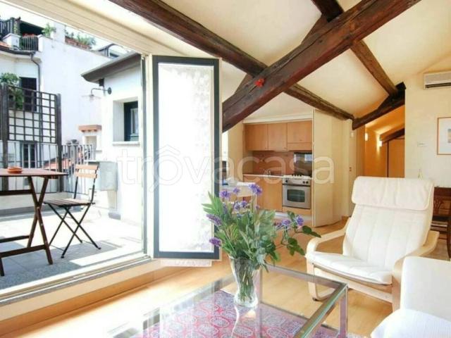 Appartamento in affitto a Milano via Disciplini, arredato, terrazzo, ascensore TrovaCasa