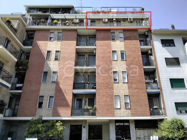 Appartamento in affitto a Milano via Emilio Olivari, arredato, terrazzo, ascensore TrovaCasa
