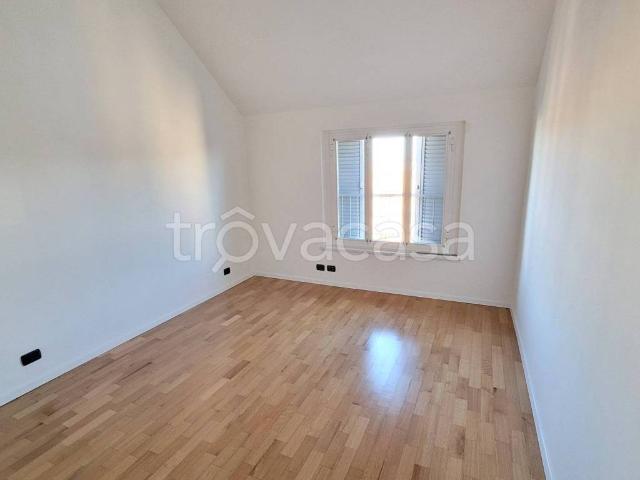 Appartamento in affitto a Milano via Emilio De Marchi 60, non arredato/vuoto, ascensore, ultimo piano TrovaCasa