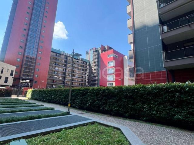 Appartamento in affitto a Milano via Enrico Cosenz, 54, arredato, giardino, terrazzo TrovaCasa