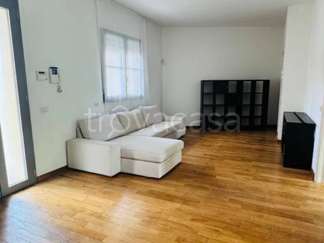 Appartamento in affitto a Milano via Enrico Cosenz, 22, arredato, ascensore, doppia esposizione TrovaCasa