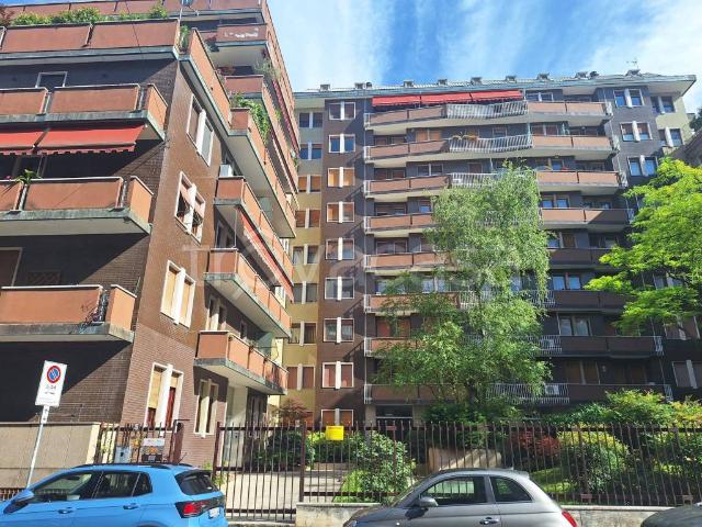 Appartamento in affitto a Milano via Egadi, 5, luminoso, cucina abitabile, ripostiglio TrovaCasa