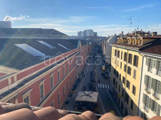 Appartamento in affitto a Milano via Festa del Perdono, 1, riscaldamento autonomo, ultimo piano, libero subito TrovaCasa