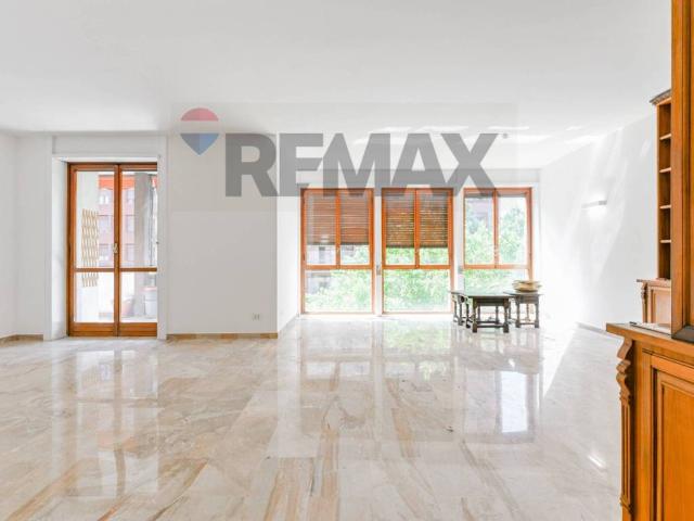 Appartamento in affitto a Milano via Frua, 21/8, box, terrazzo, immobile di prestigio TrovaCasa