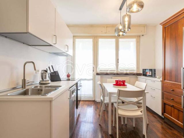 Appartamento in affitto a Milano via Franco Russoli, arredato, giardino, riscaldamento centralizzato TrovaCasa