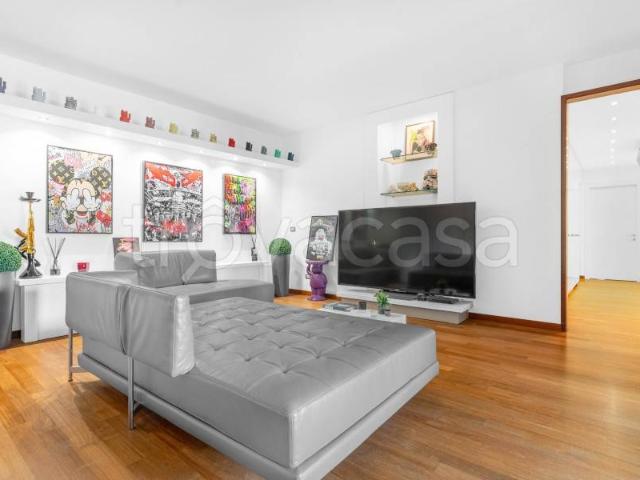 Appartamento in affitto a Milano via Ippodromo, 105, terrazzo, immobile di prestigio, parzialmente arredato TrovaCasa