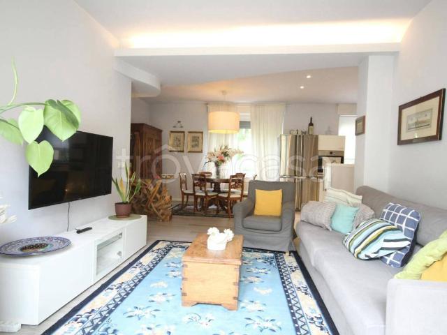 Appartamento in affitto a Milano via Jacopino da Tradate, arredato, luminoso, cucina a vista TrovaCasa