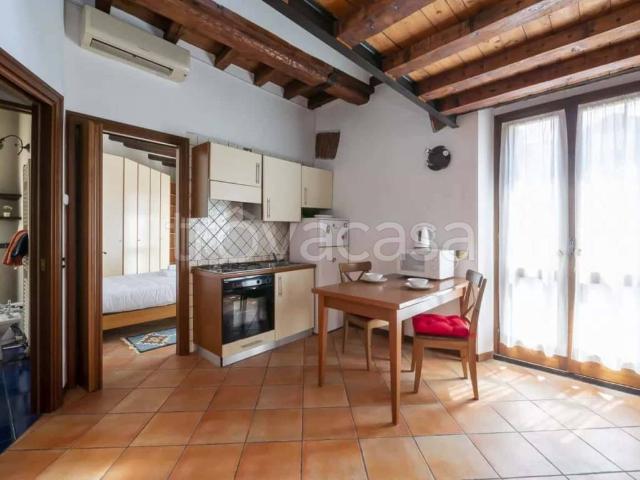 Appartamento in affitto a Milano via Lodovico Muratori, arredato, soppalco, cucina a vista TrovaCasa