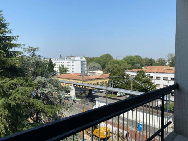 Appartamento in affitto a Milano via Lorenzo Perosi, 1, parzialmente arredato, libero subito, ristrutturato TrovaCasa