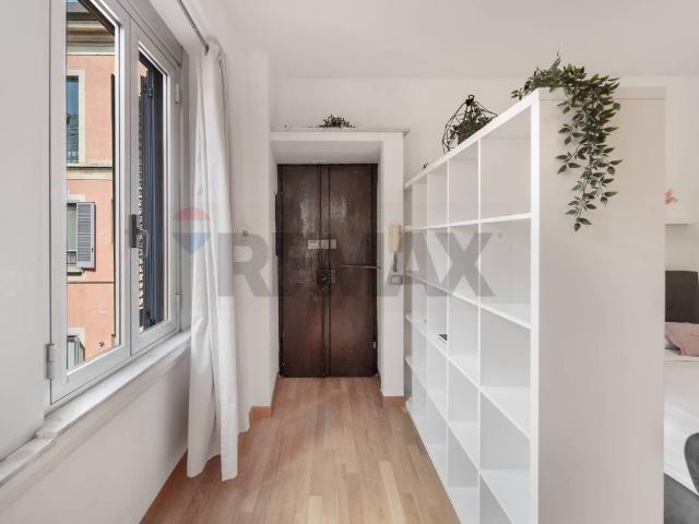 Appartamento in affitto a Milano via Lazzaro Palazzi, 17, contesto signorile, centrale, balcone TrovaCasa