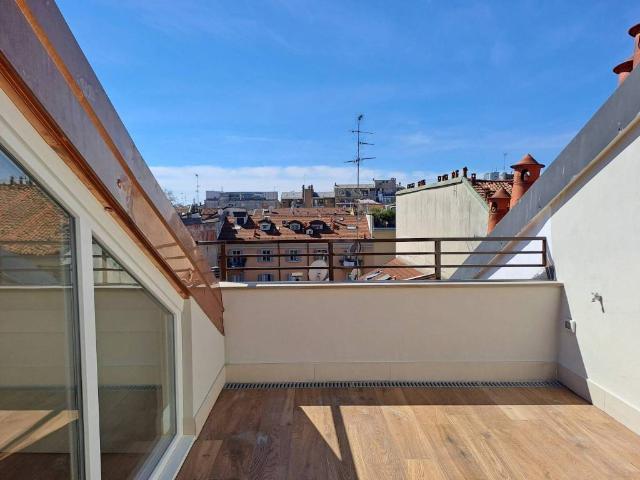 Appartamento in affitto a Milano via Lazzaro Palazzi, 8, arredato, terrazzo, ultimo piano TrovaCasa
