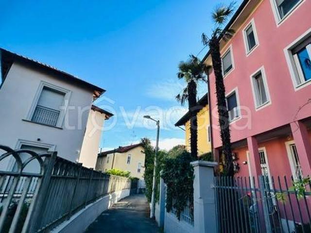 Appartamento in affitto a Milano via Lanciano, arredato, giardino privato, doppia esposizione TrovaCasa