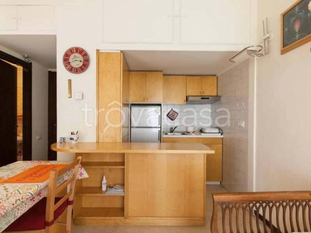 Appartamento in affitto a Milano via Lecco, arredato, balcone, cucina a vista TrovaCasa