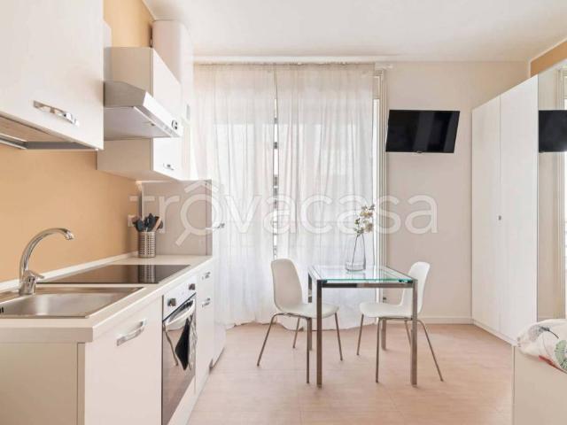 Appartamento in affitto a Milano via Luciano Manara, Guastalla