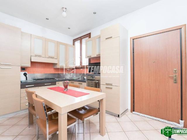 Appartamento in affitto a Milano via Luigi Bianchi d'Espinosa 7, parzialmente arredato, ascensore, doppia esposizione TrovaCasa